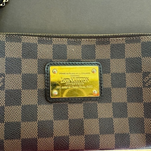 Louis Vuitton Damier Eva pochette with Strap. - Picture 4 of 10